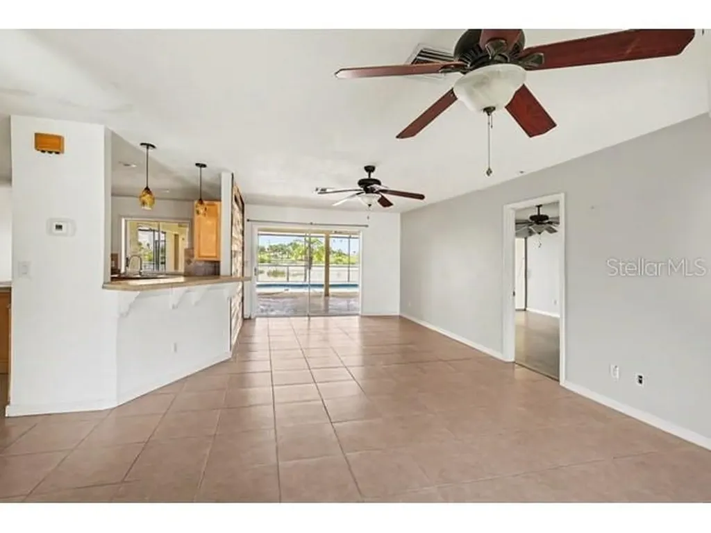 1219 NE 14th Place Cape Coral FL 33909