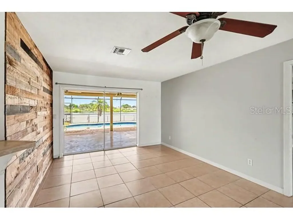 1219 NE 14th Place Cape Coral FL 33909