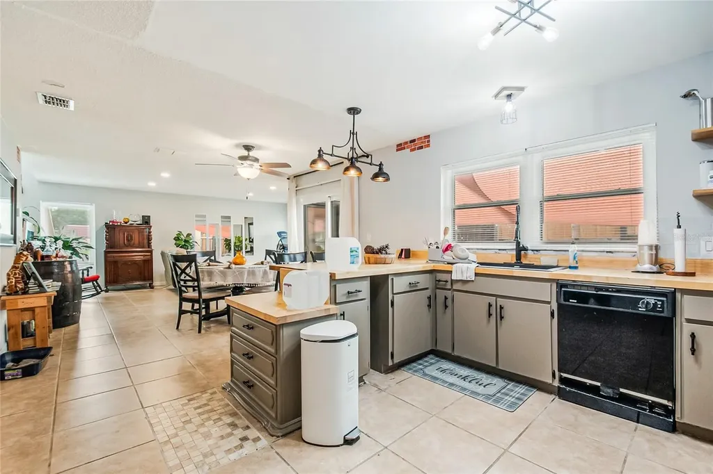 447 Hunter Circle Kissimmee FL 34758