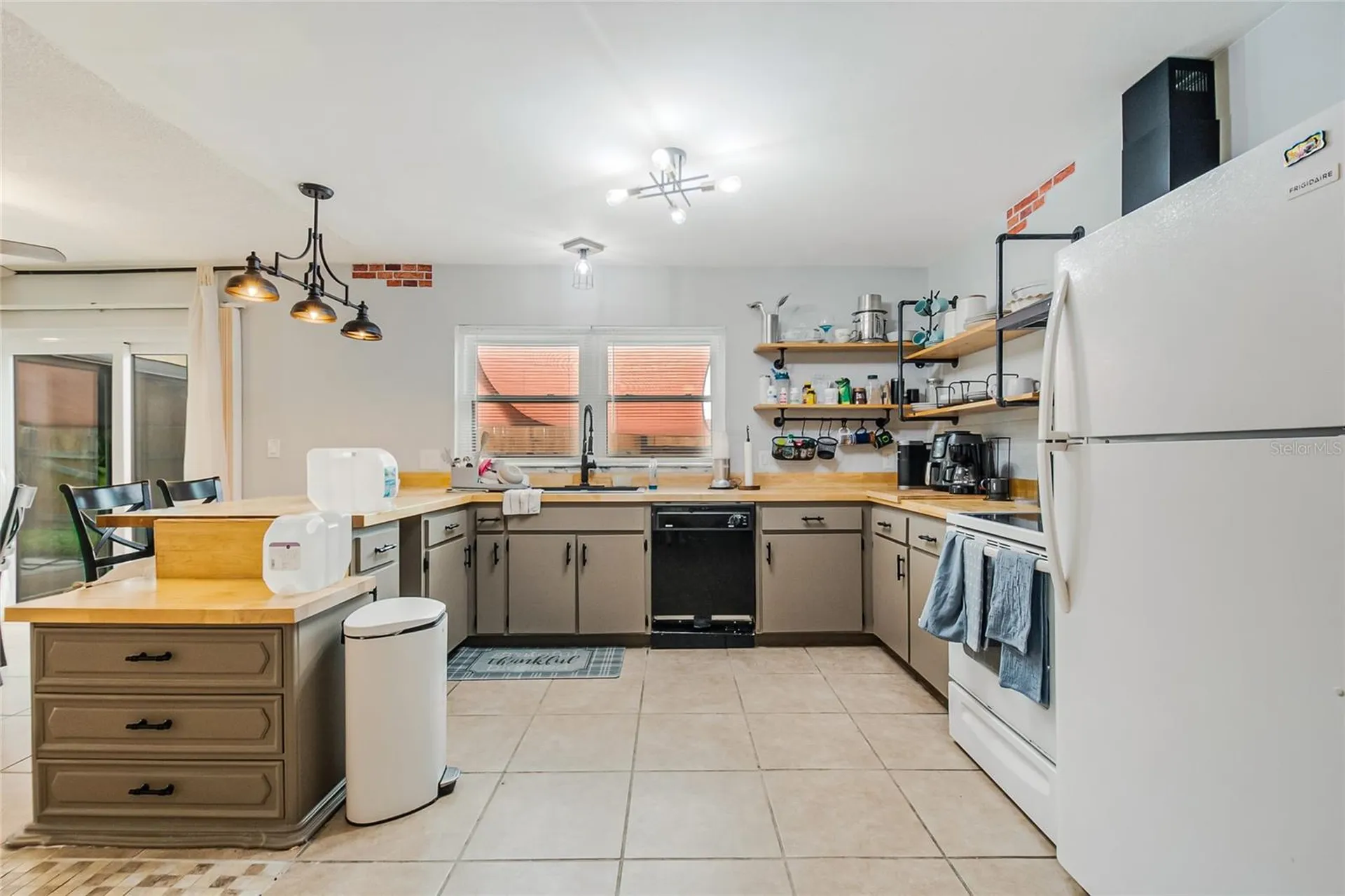 447 Hunter Circle Kissimmee FL 34758