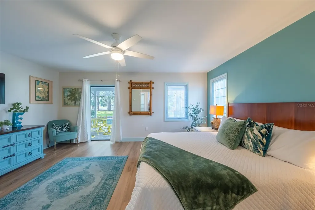 5005 Canterbury Drive Sarasota FL 34243