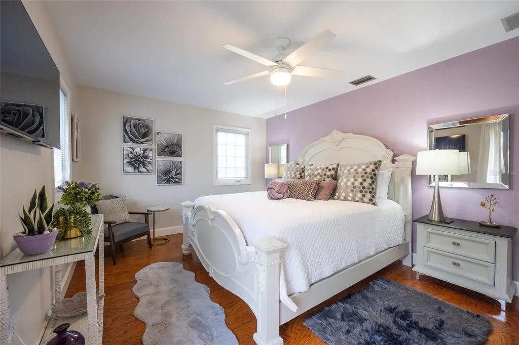 5005 Canterbury Drive Sarasota FL 34243