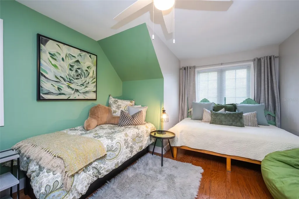 5005 Canterbury Drive Sarasota FL 34243