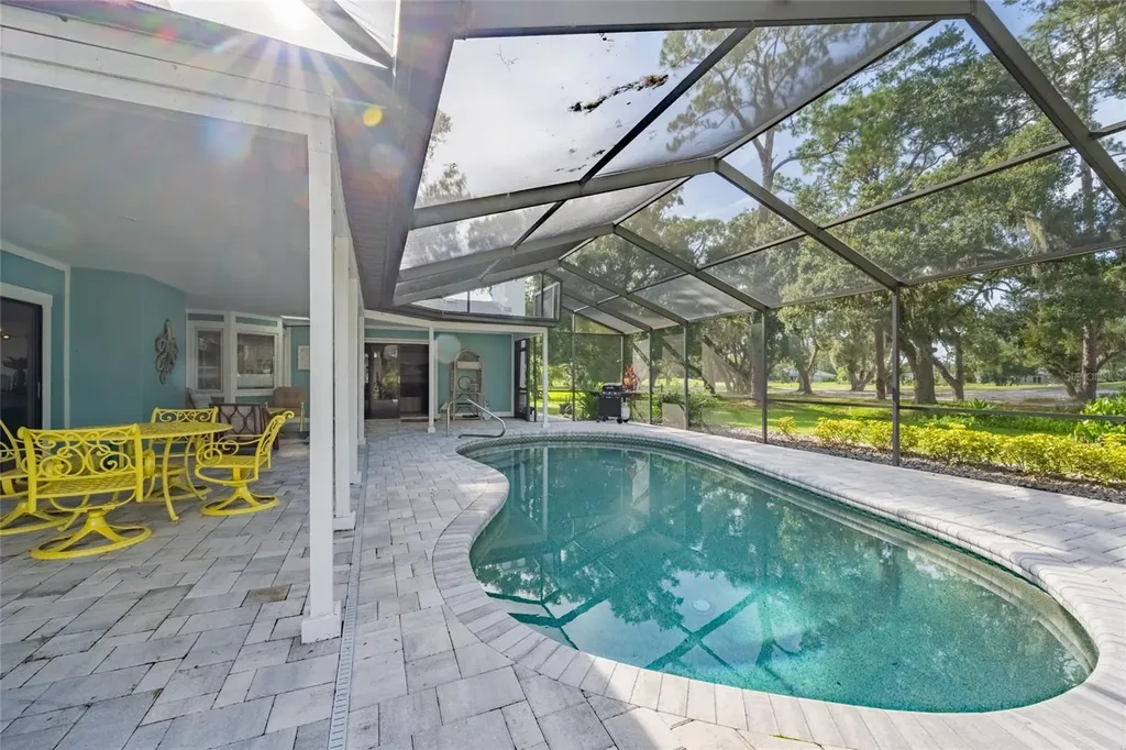 5005 Canterbury Drive Sarasota FL 34243
