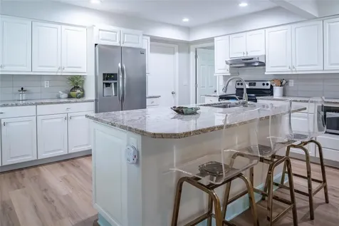 5005 Canterbury Drive Sarasota FL 34243
