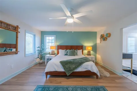 5005 Canterbury Drive Sarasota FL 34243