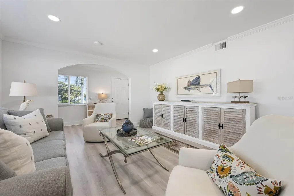 524 Spanish Drive S Longboat Key FL 34228