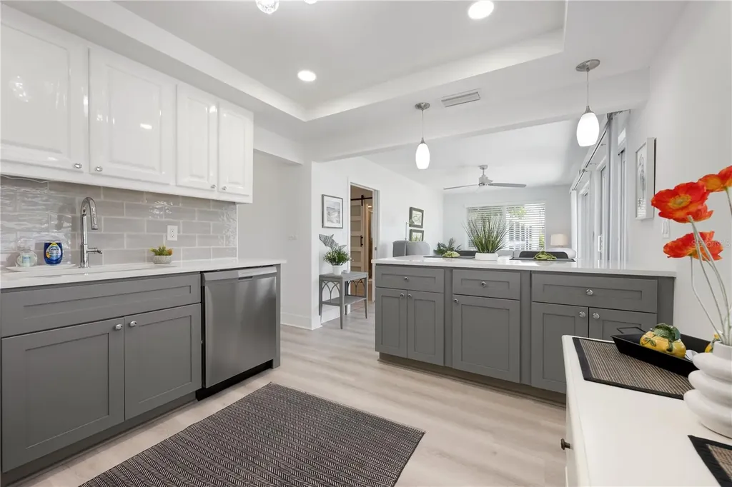 524 Spanish Drive S Longboat Key FL 34228