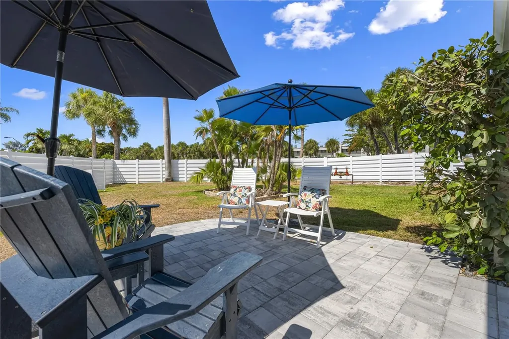 524 Spanish Drive S Longboat Key FL 34228
