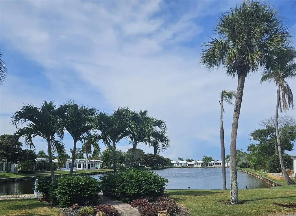 524 Spanish Drive S Longboat Key FL 34228