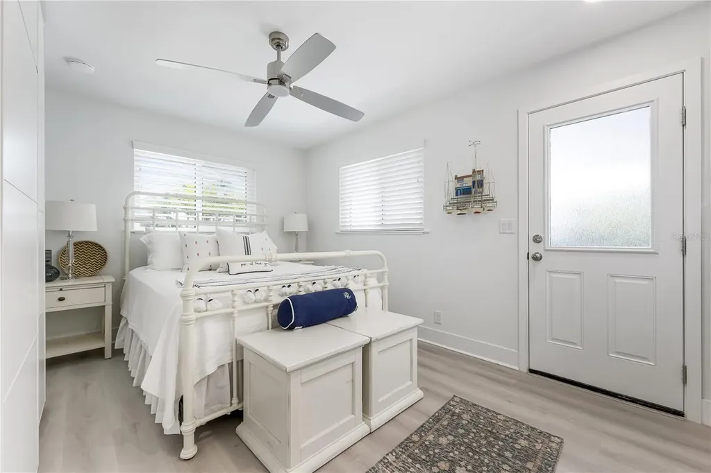 524 Spanish Drive S Longboat Key FL 34228