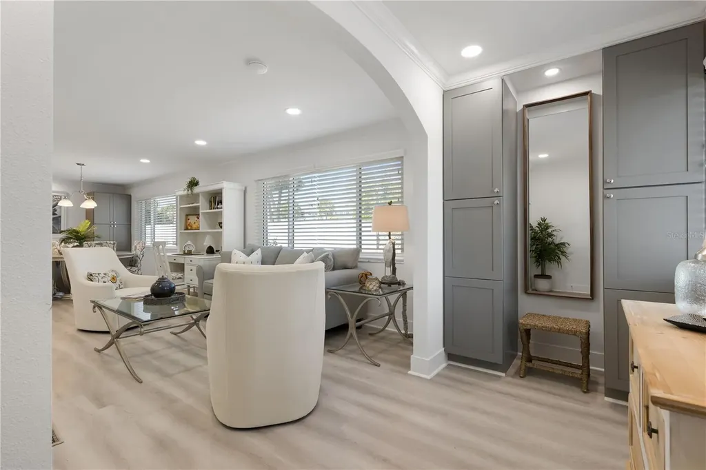 524 Spanish Drive S Longboat Key FL 34228