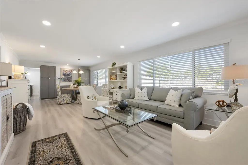 524 Spanish Drive S Longboat Key FL 34228