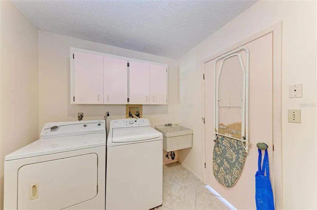 6905 9th Avenue W Bradenton FL 34209