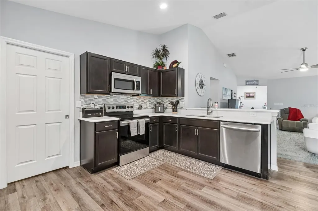 6917 Gideon Circle Zephyrhills FL 33541