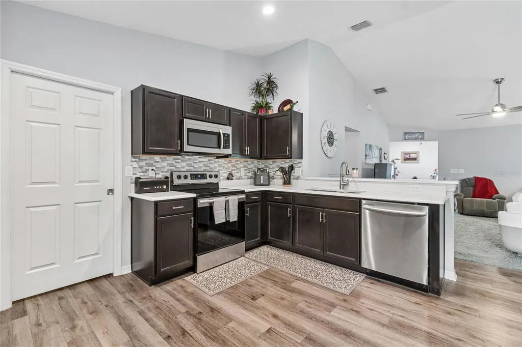 6917 Gideon Circle Zephyrhills FL 33541