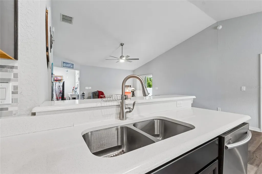 6917 Gideon Circle Zephyrhills FL 33541