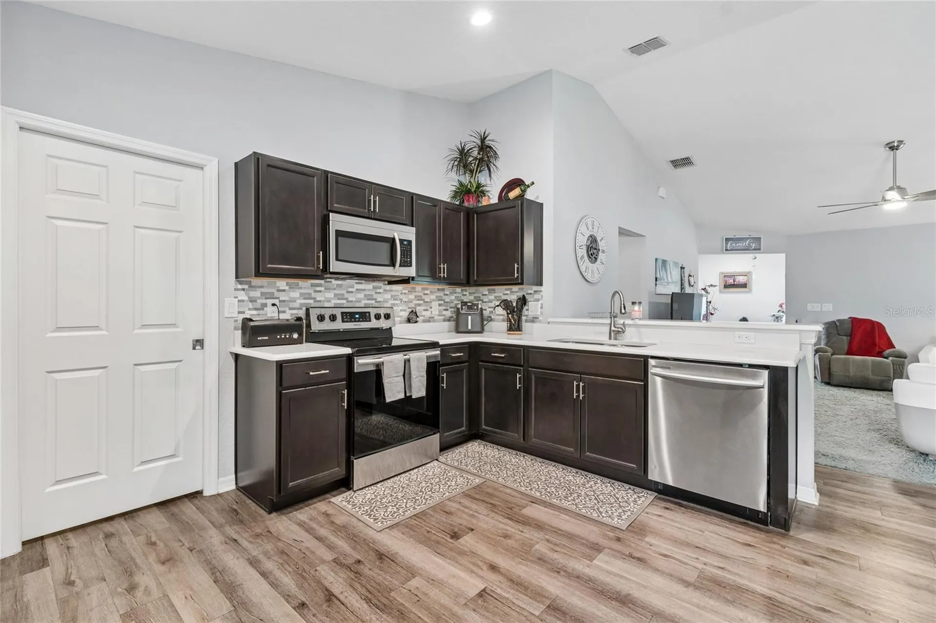 6917 Gideon Circle Zephyrhills FL 33541