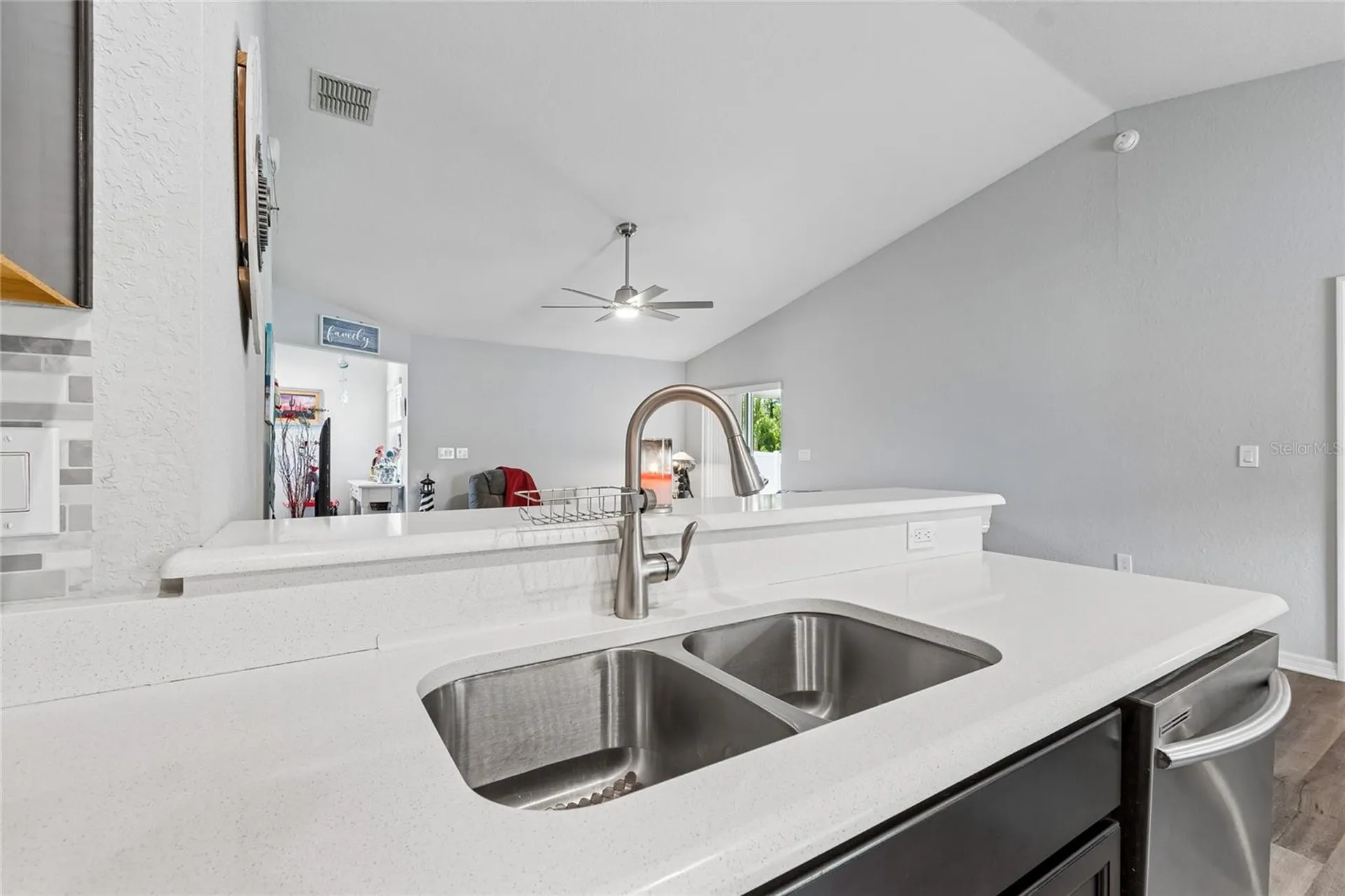 6917 Gideon Circle Zephyrhills FL 33541