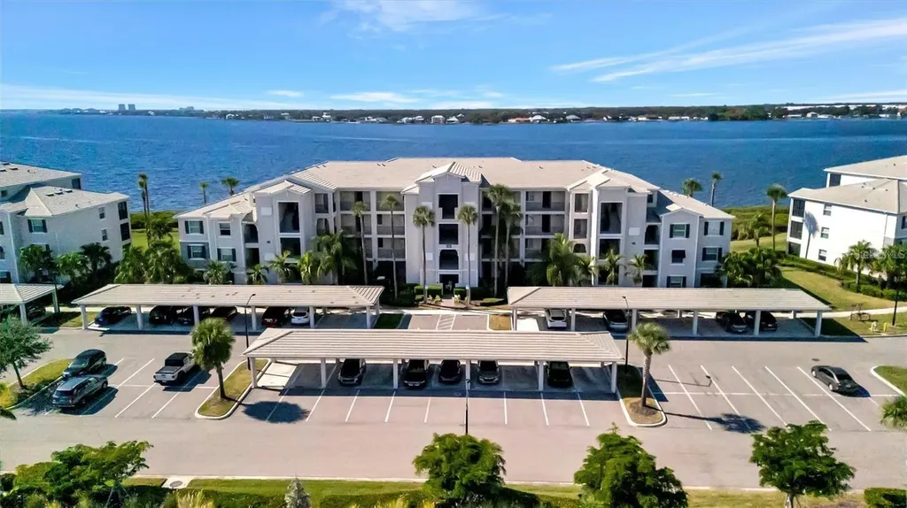 1020 Tidewater Shores Loop Bradenton FL 34208