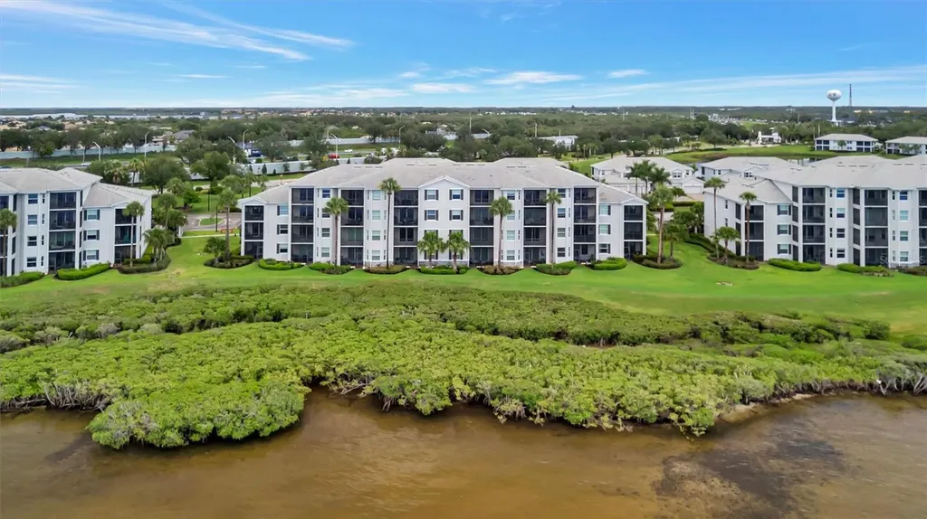 1020 Tidewater Shores Loop Bradenton FL 34208