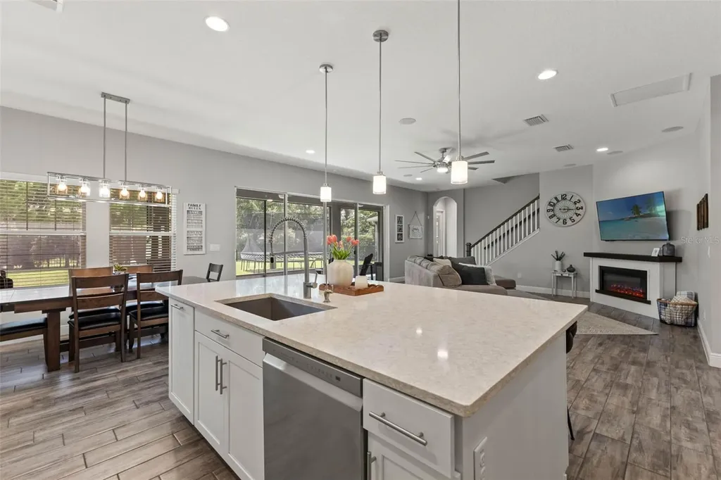 6334 Knob Tree Drive Lithia FL 33547