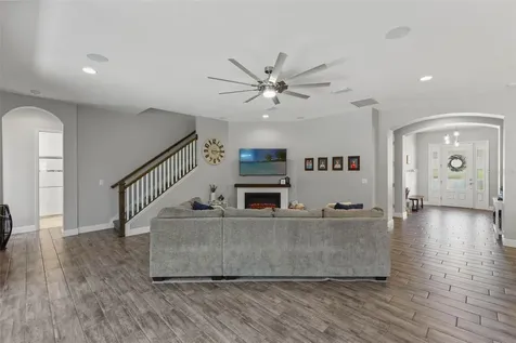 6334 Knob Tree Drive Lithia FL 33547