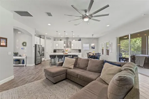 6334 Knob Tree Drive Lithia FL 33547