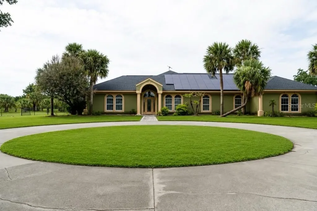 37180 County Road 452 Grand Island FL 32735