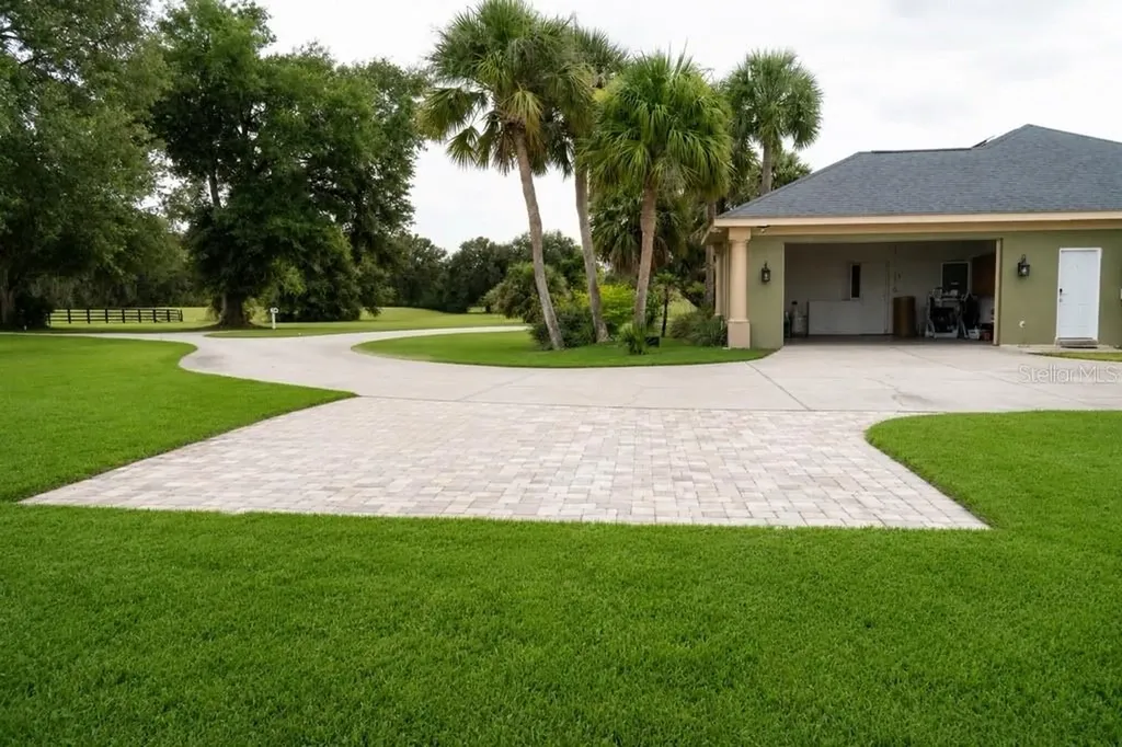 37180 County Road 452 Grand Island FL 32735