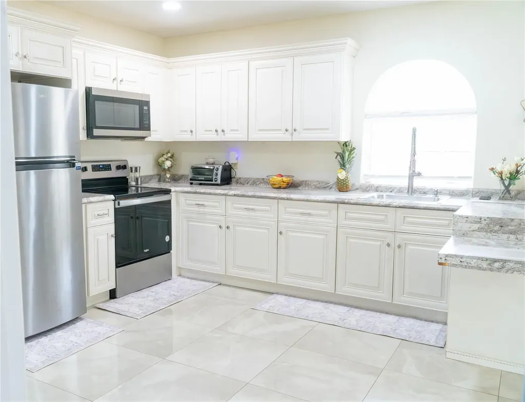 37180 County Road 452 Grand Island FL 32735