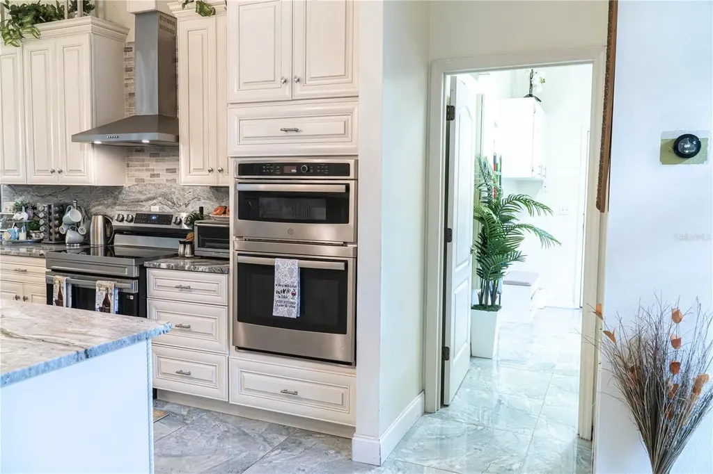 37180 County Road 452 Grand Island FL 32735