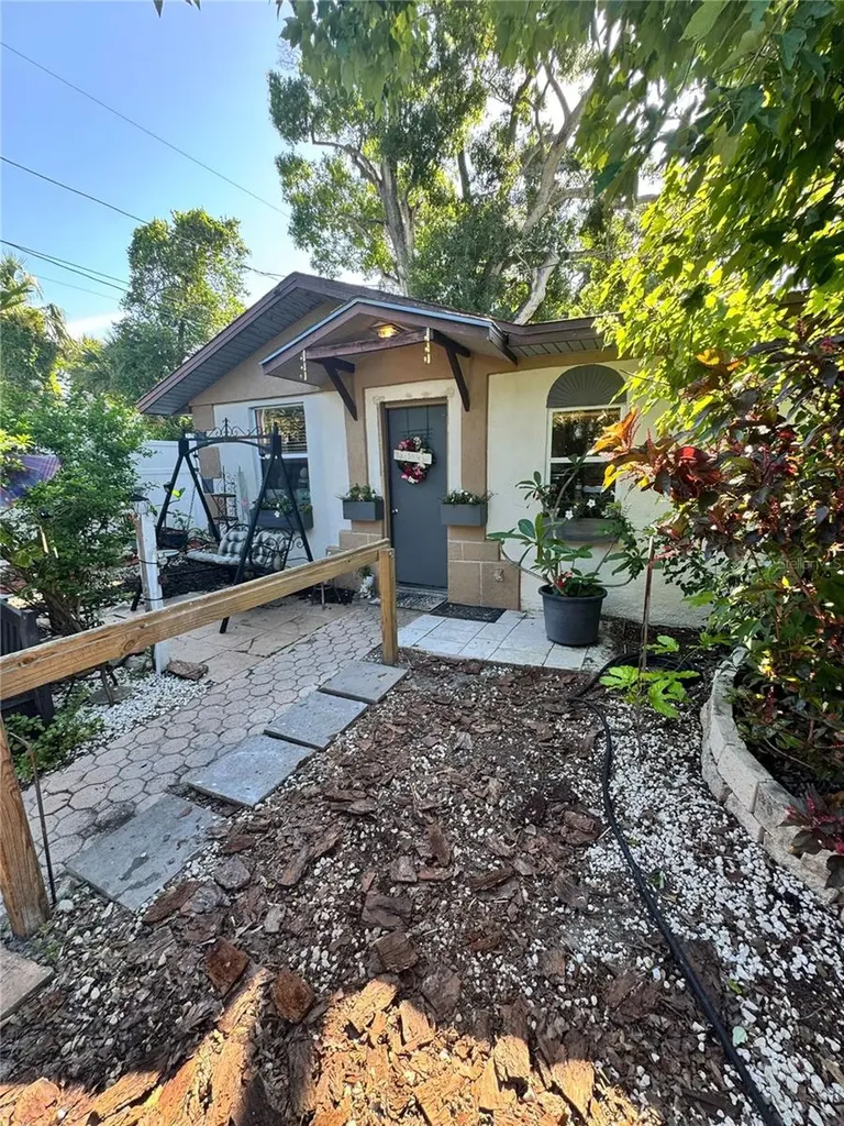 2735 20th Street N St Petersburg FL 33713