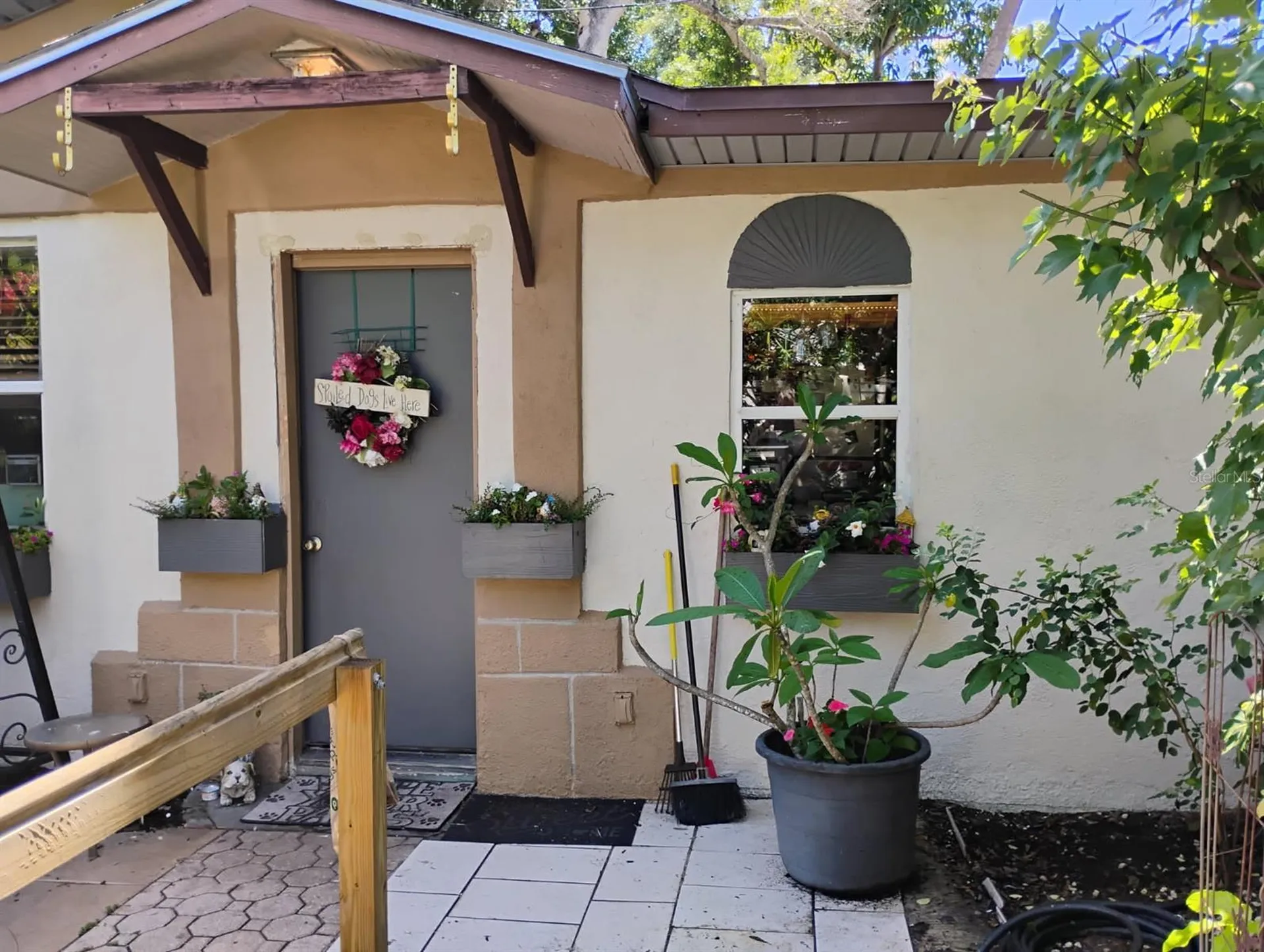 2735 20th Street N St Petersburg FL 33713