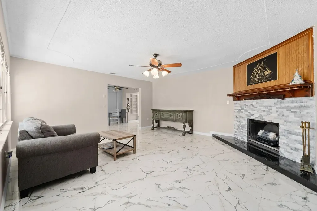 2415 2nd Avenue E Bradenton FL 34208