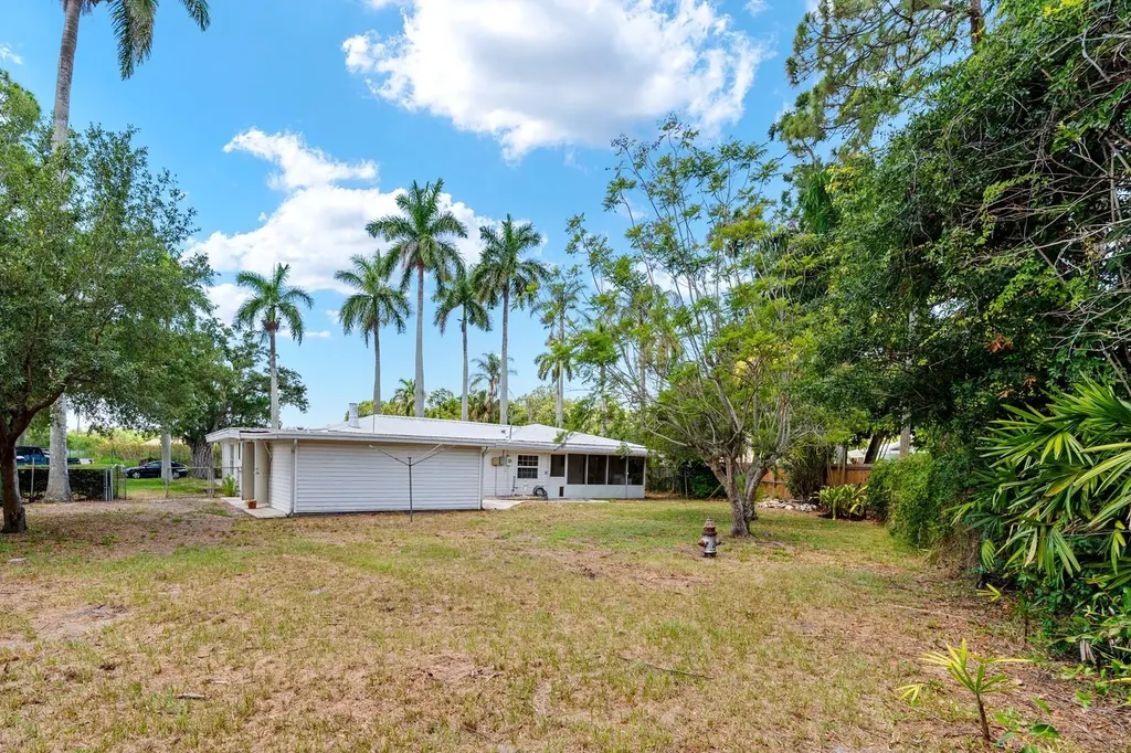 2415 2nd Avenue E Bradenton FL 34208