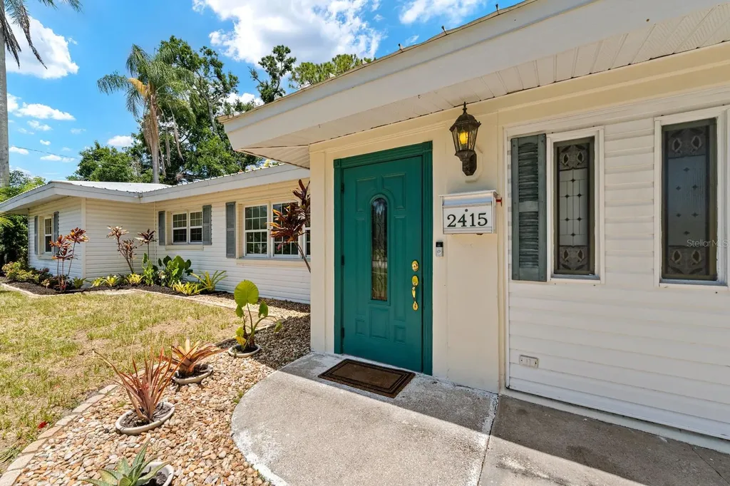 2415 2nd Avenue E Bradenton FL 34208