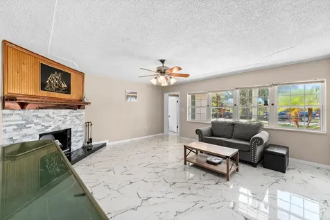 2415 2nd Avenue E Bradenton FL 34208
