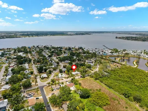 2415 2nd Avenue E Bradenton FL 34208