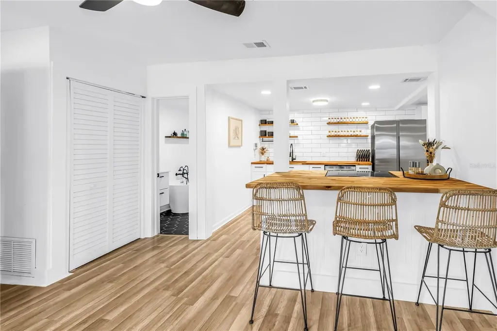 1537 39th Street S St Petersburg FL 33711