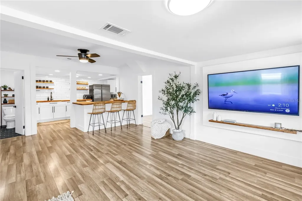 1537 39th Street S St Petersburg FL 33711