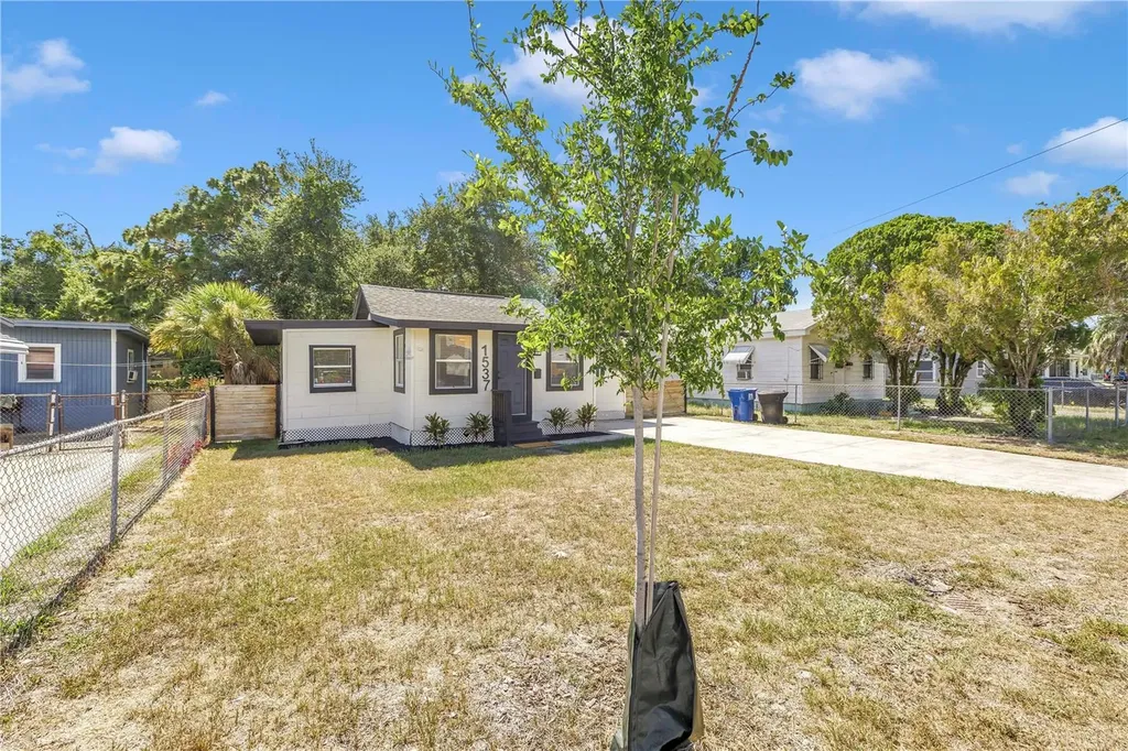 1537 39th Street S St Petersburg FL 33711