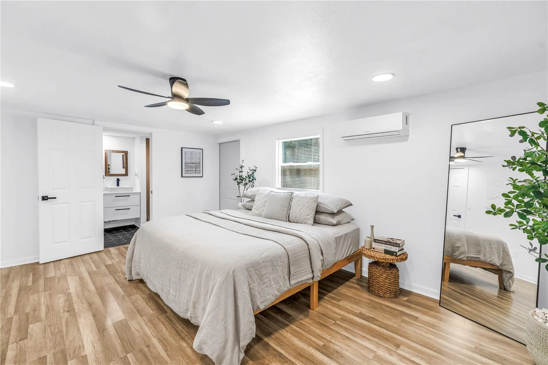 1537 39th Street S St Petersburg FL 33711