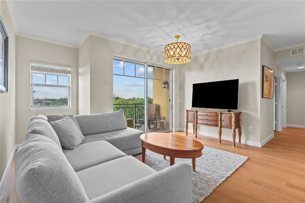 1064 N Tamiami Trail Sarasota FL 34236