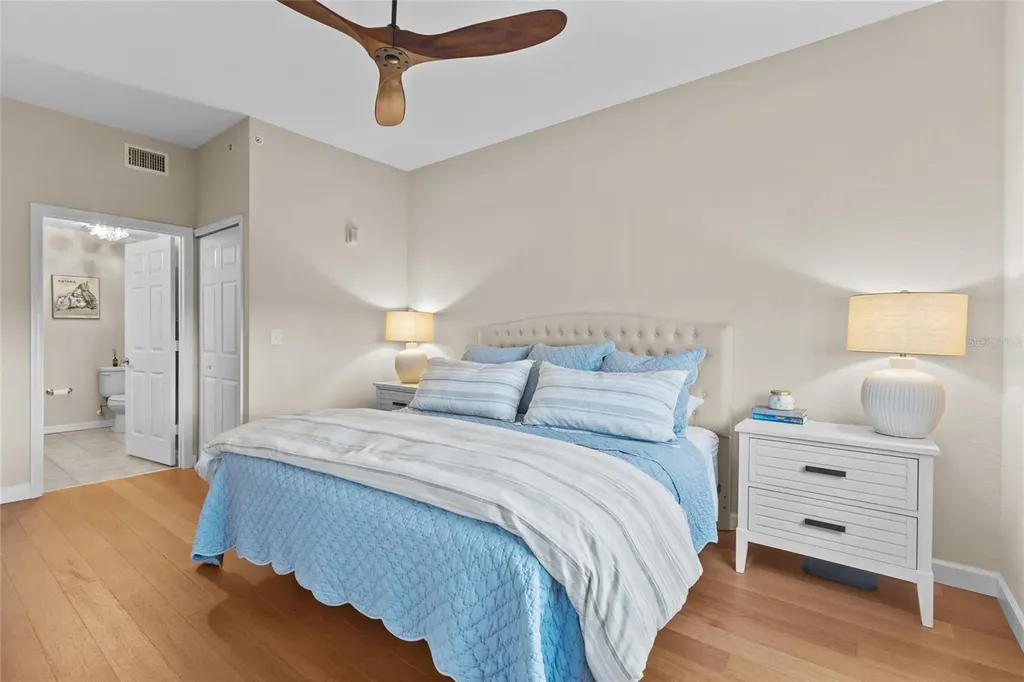 1064 N Tamiami Trail Sarasota FL 34236