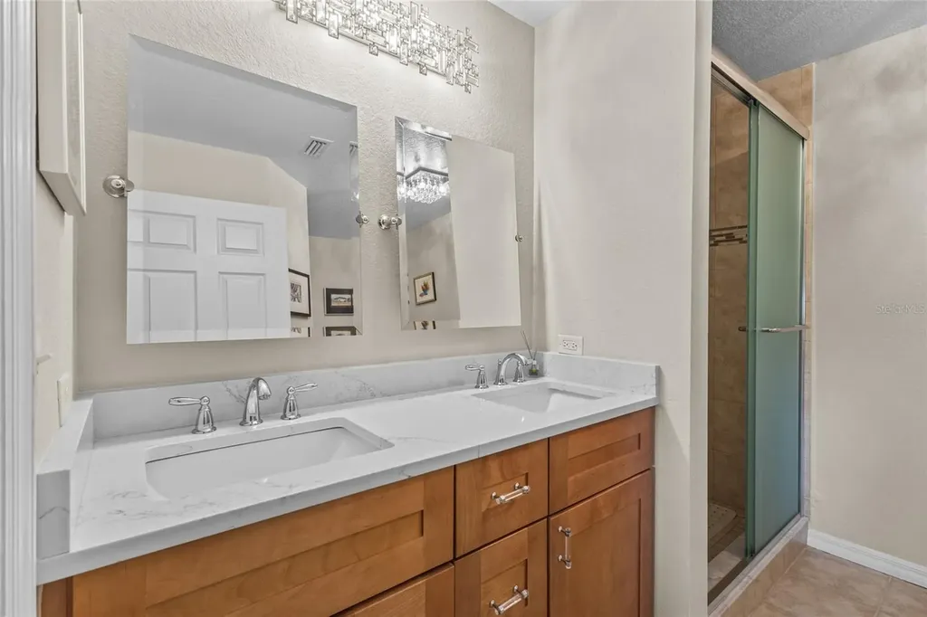 1064 N Tamiami Trail Sarasota FL 34236