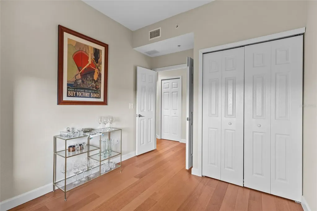 1064 N Tamiami Trail Sarasota FL 34236