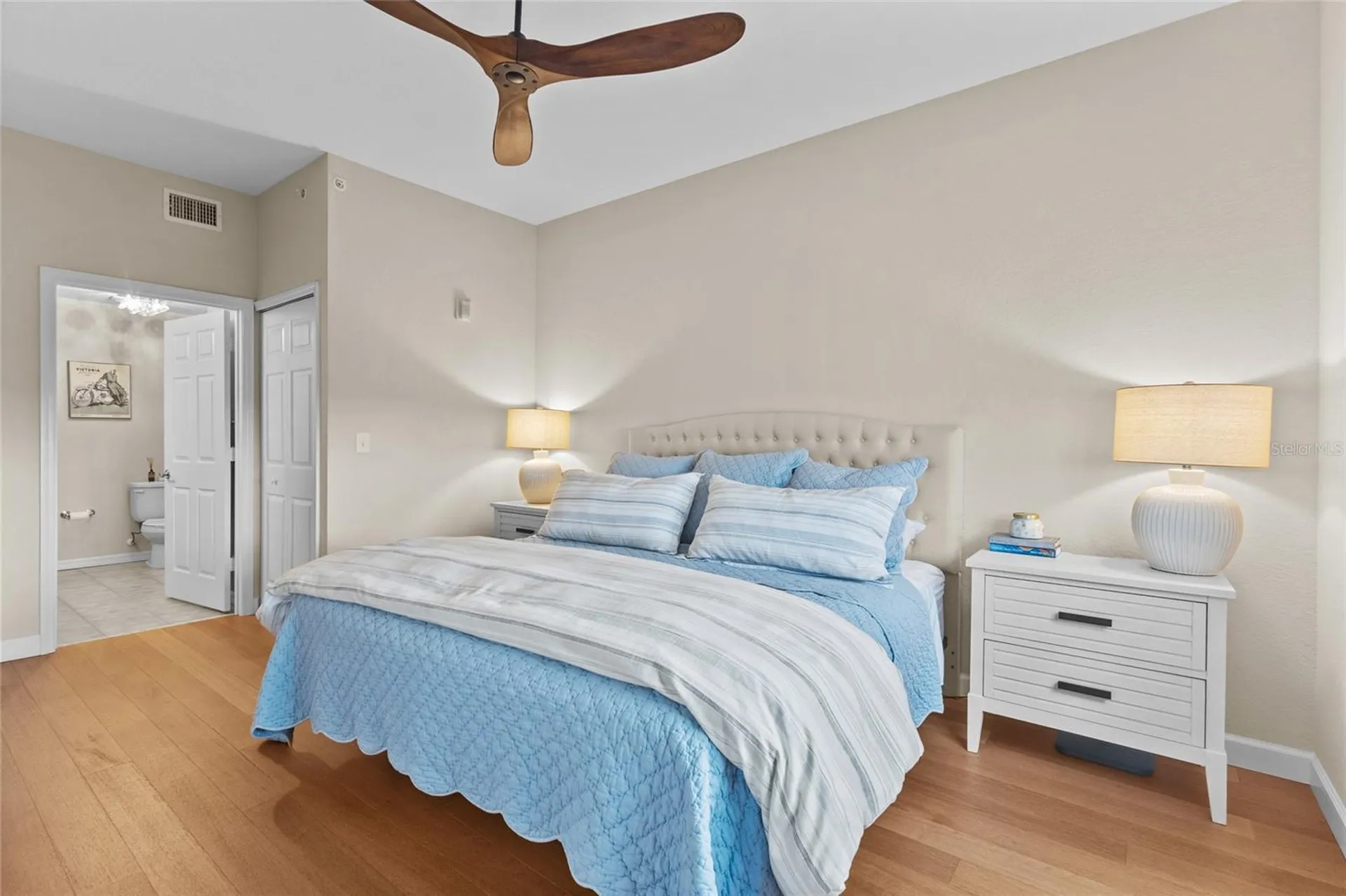1064 N Tamiami Trail Sarasota FL 34236