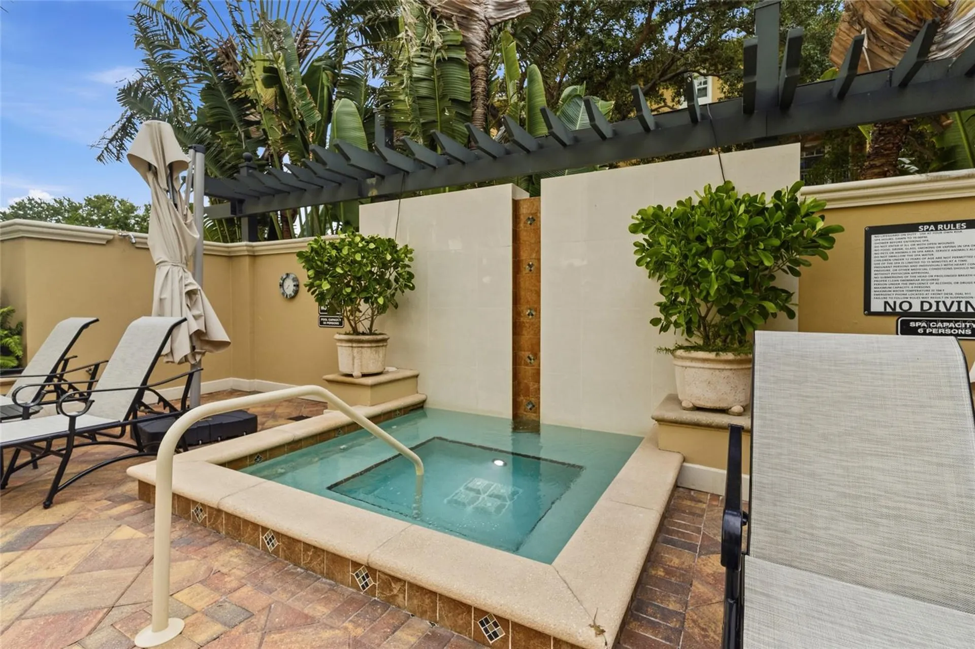1064 N Tamiami Trail Sarasota FL 34236