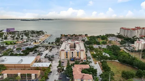 1064 N Tamiami Trail Sarasota FL 34236